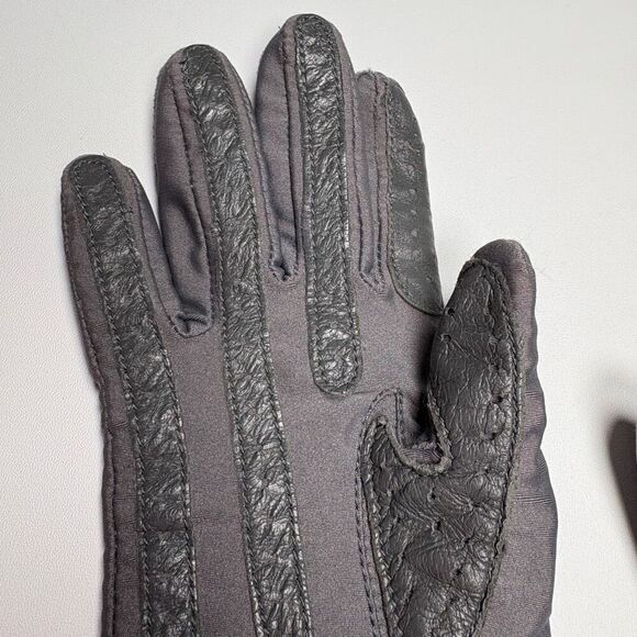Isotoner Aris Warm Ups Driving Gloves Women OS Gray  Chevron Stretch Nylon, Span - Picture 5 of 7